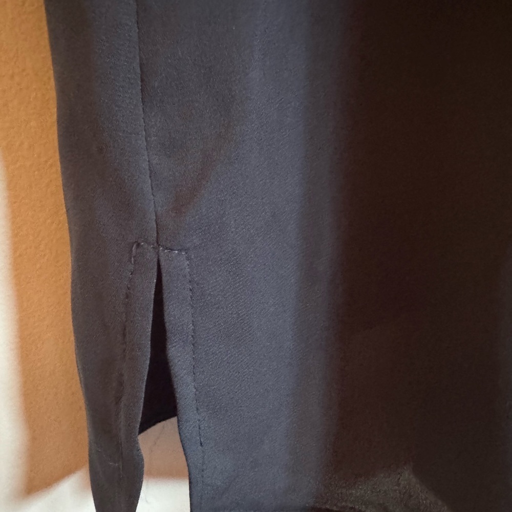 everleigh Women’s V-Neck Blouse, Size XS - Picture 6 of 6